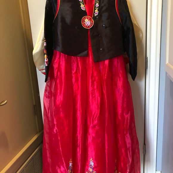 Red and Black Hanbok with Cropped Top and Flowing Skirt - Picture 1 of 2